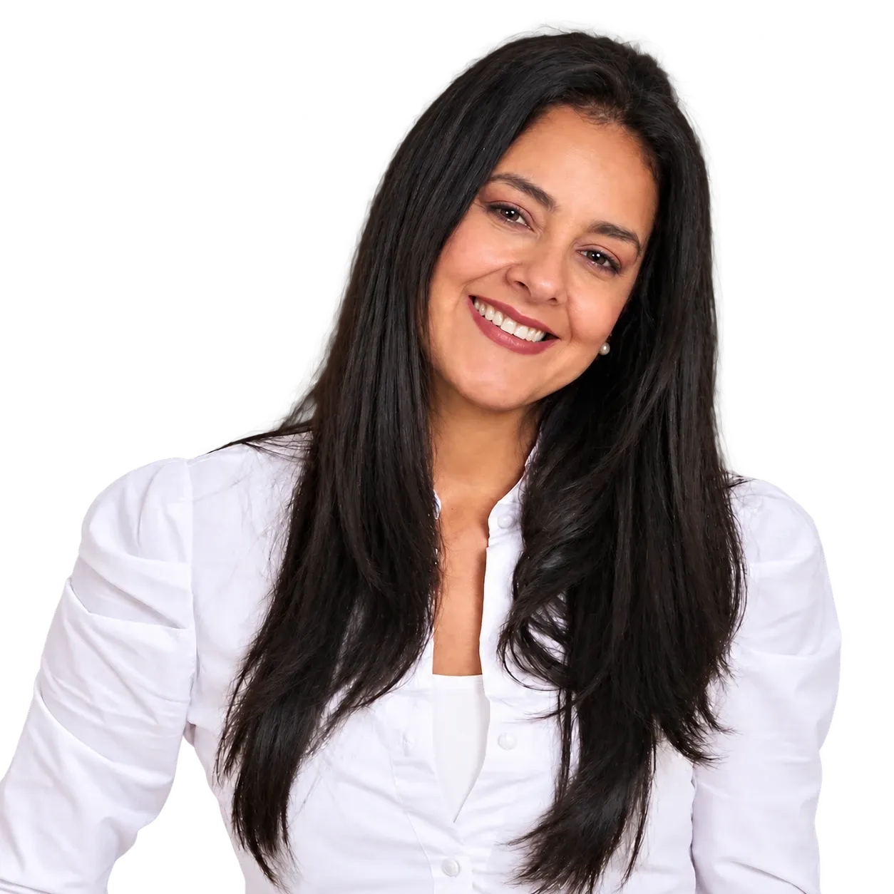 Viviana Marín sonriendo, con blusa blanca